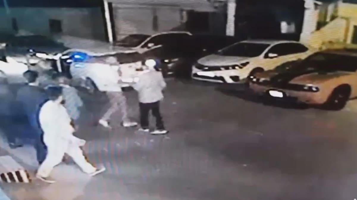 Beylikdz'nde gece kulb nndeki silahl kavga kamerada