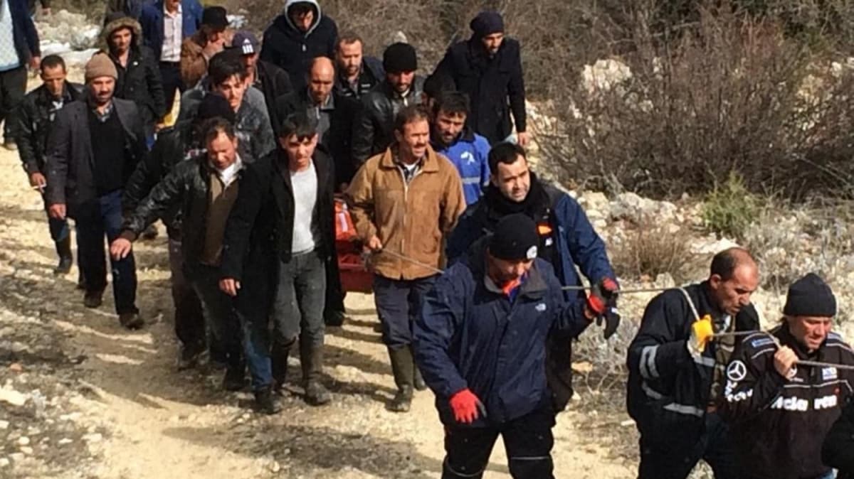 Mersin'de kayalklardan den kii ld 