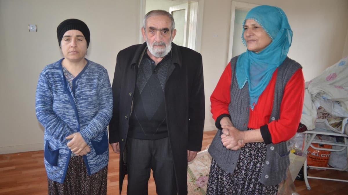 Depremzede ailelere 2 evini cretsiz tahsis etti