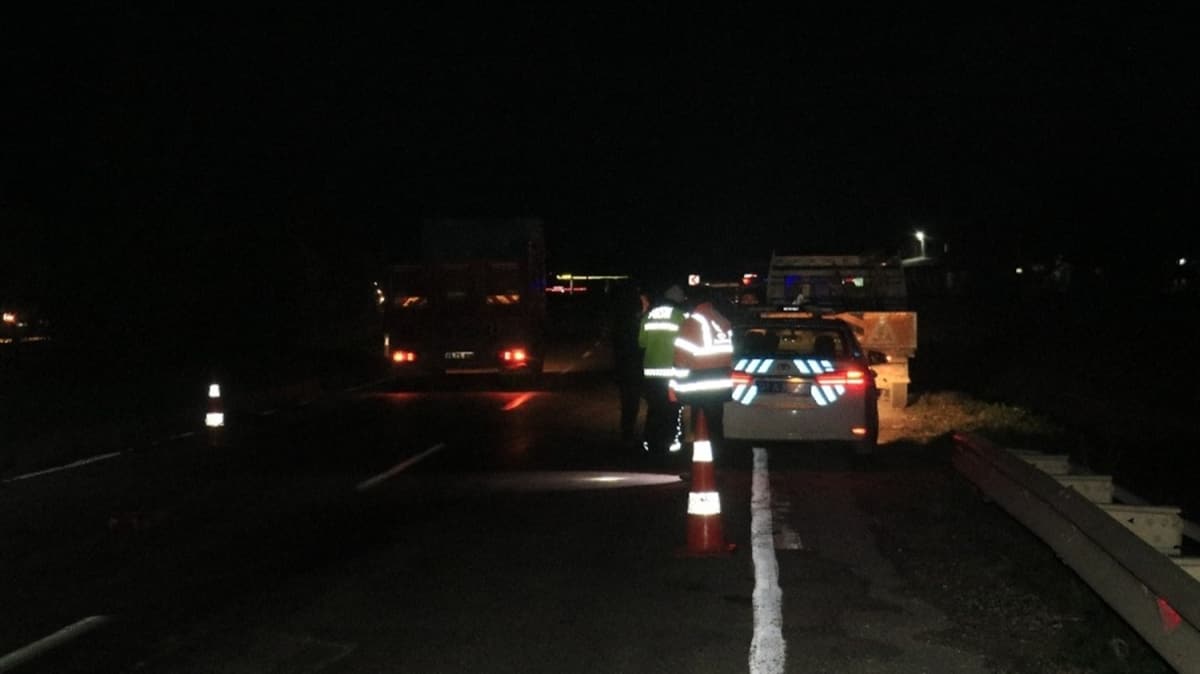 Adana'da kara yolunda paralanm kadn cesedi bulundu