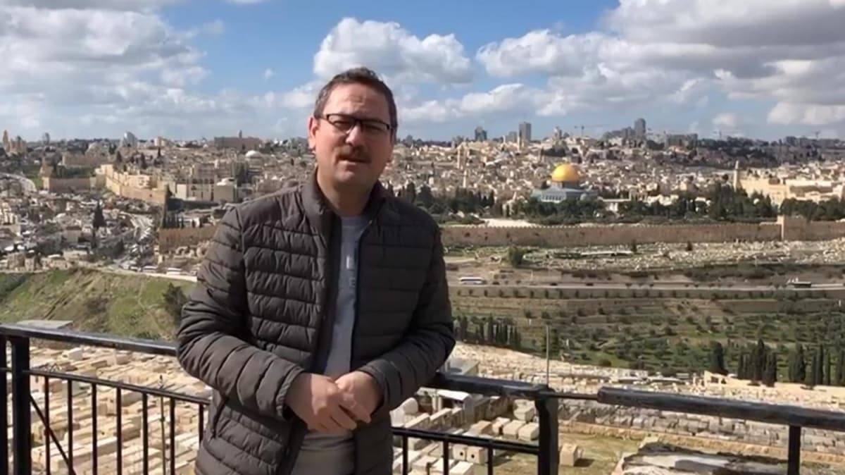 Baakehir Belediye Bakan Kartolu ve ailesi Tel Aviv'deki havalimannda 5 saat alkonuldu