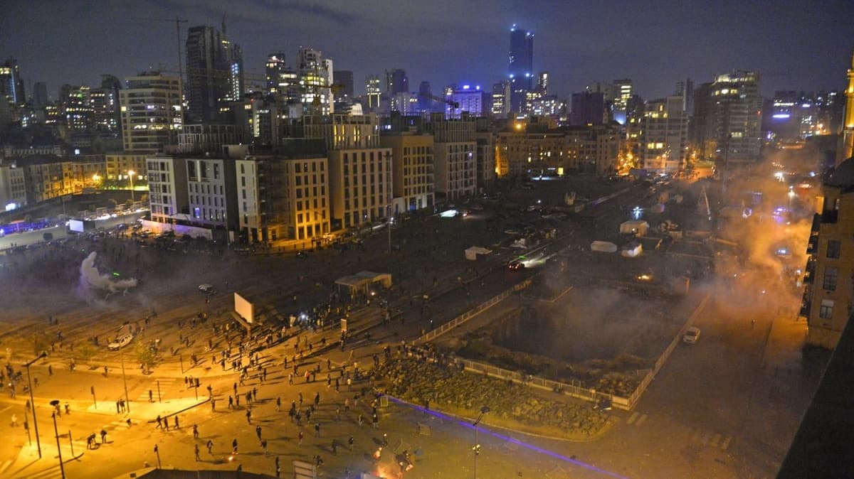 Lbnanllar, yeni hkmete gvenoyu verilmemesi talebiyle gsteriler dzenlendi