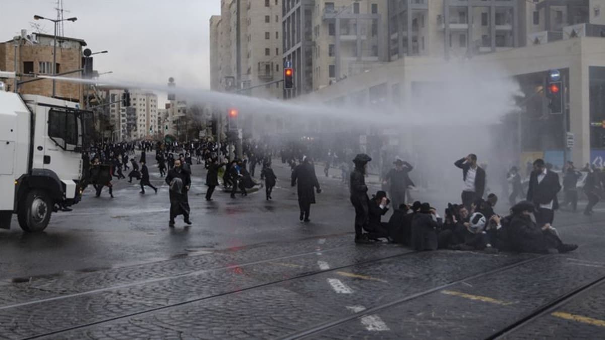 srail polisinden Ultra-Ortodoks Yahudilerin gsterisine mdahale