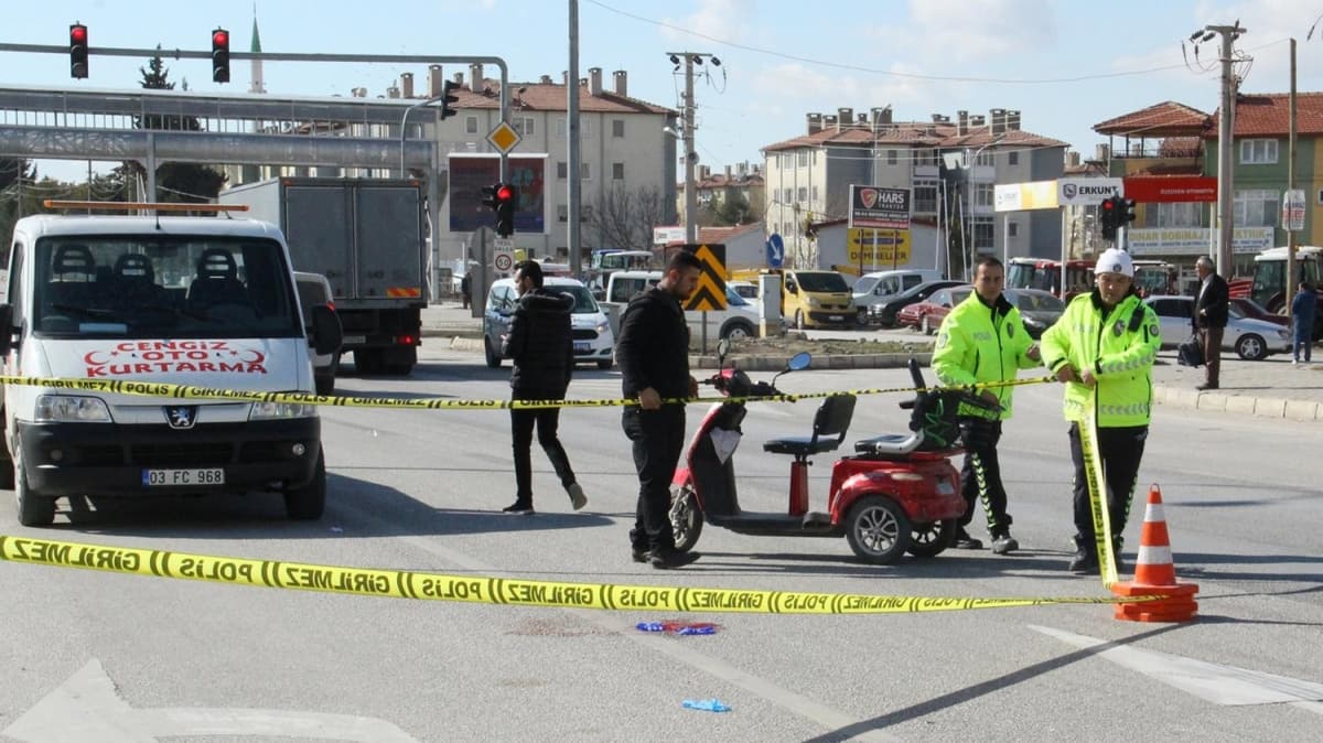 Yolcu otobsyle arpan elektrikli bisikletin srcs ld
