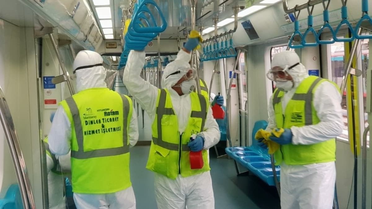Gnde 500 bin kiinin yolculuk ettii Marmaray her gn tepeden trnaa temizleniyor