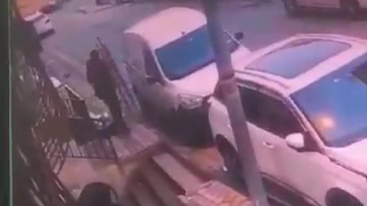 Sultangazi'de merdiven alan pheli kamerada 