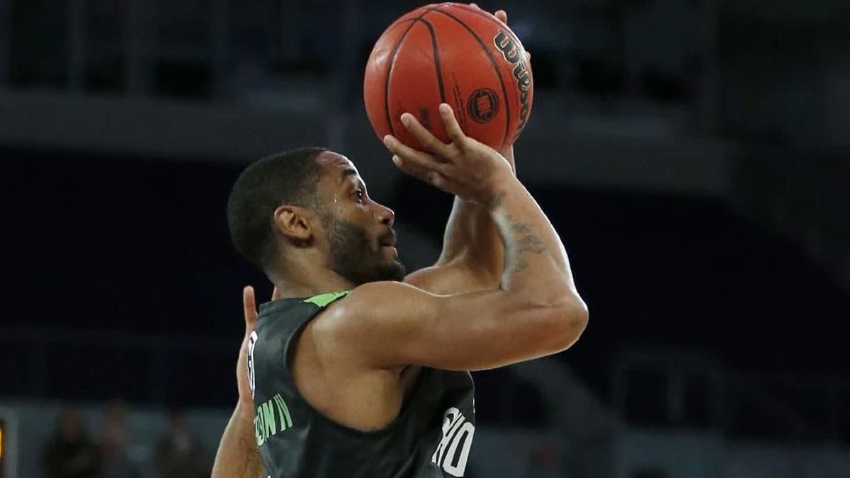 Galatasaray'a 1.80 boyunda oyuncu kurucu