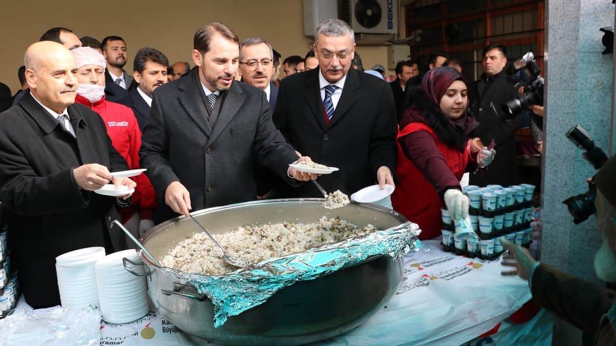 Bakan Albayrak etli pilav datt 