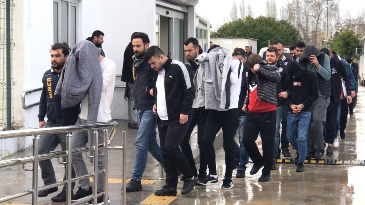 Adana merkezli dolandrclk operasyonunda 19 pheli yakaland