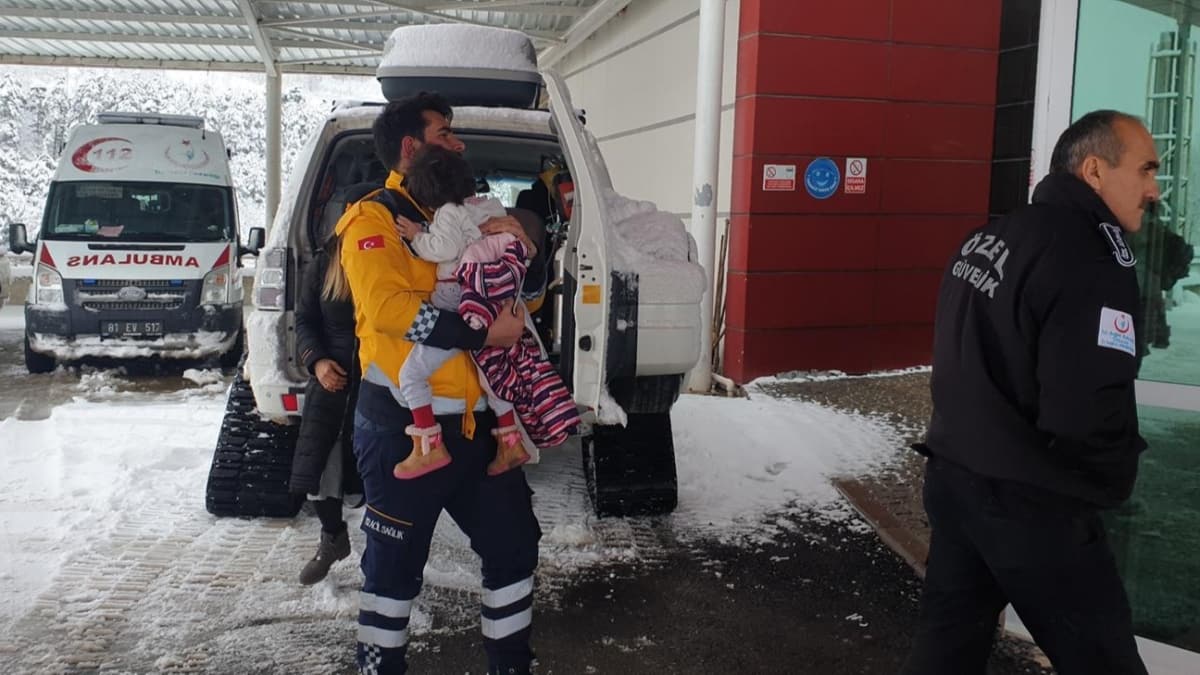 Kyde rahatszlanan Defne bebee paletli ambulansla ulald