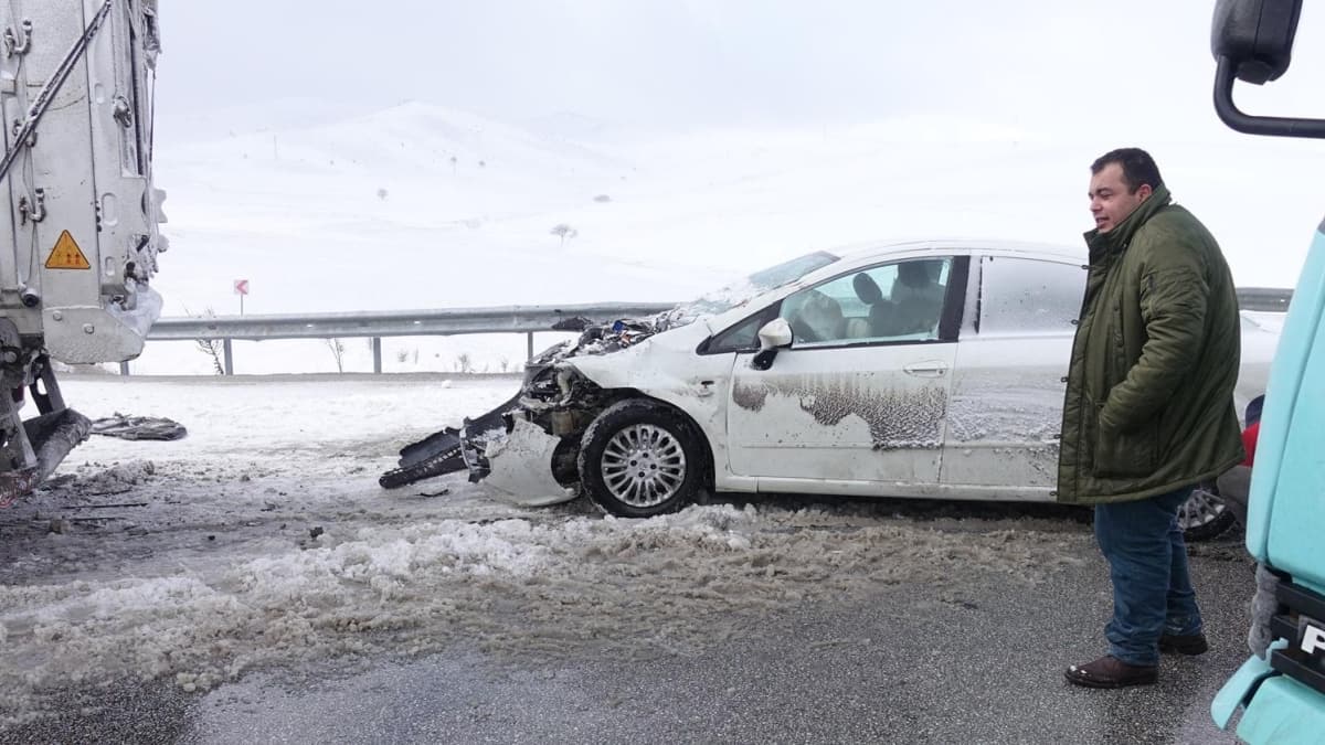 Konya'da zincirleme trafik kazas: 15 yaral