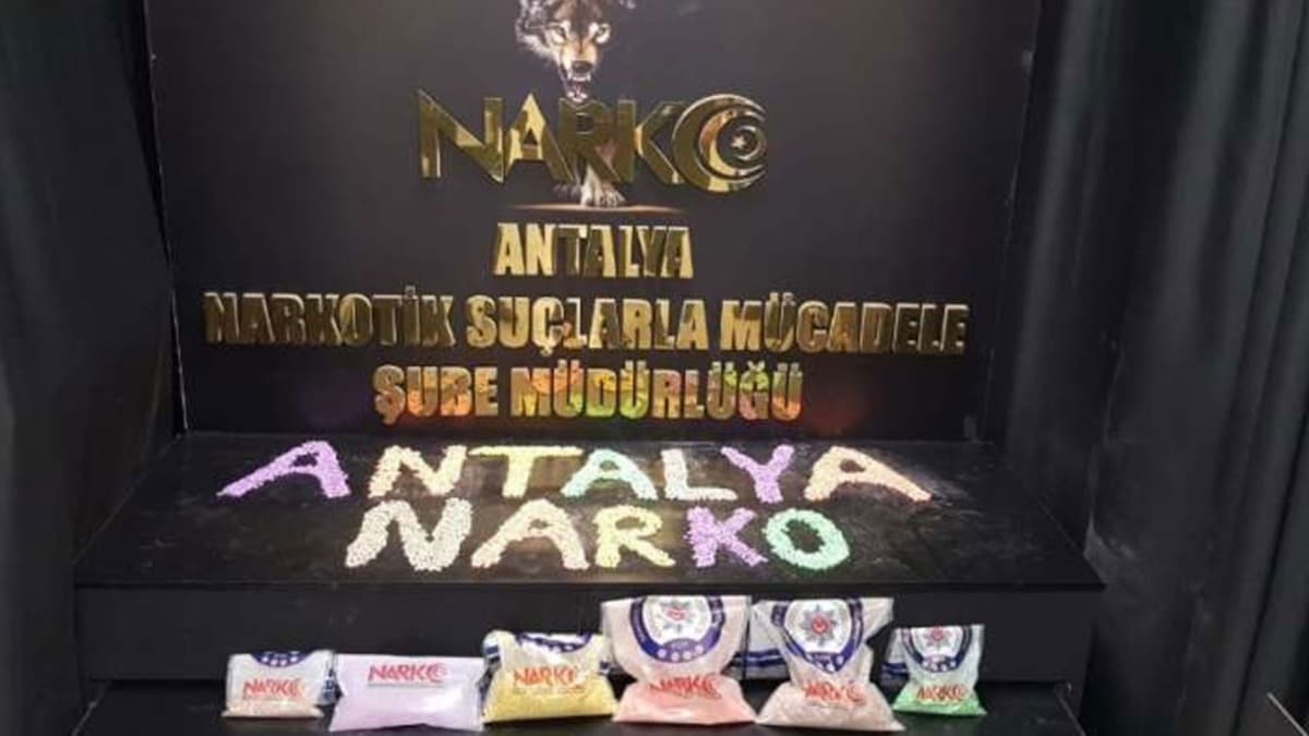 Antalya'da 14 bin uyuturucu hap ele geirildi 