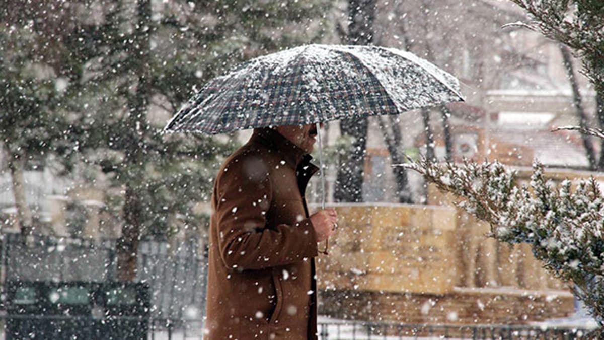 K�y�larda sa�anak, i�eride kar var! Bug�n hava nas�l olacak?