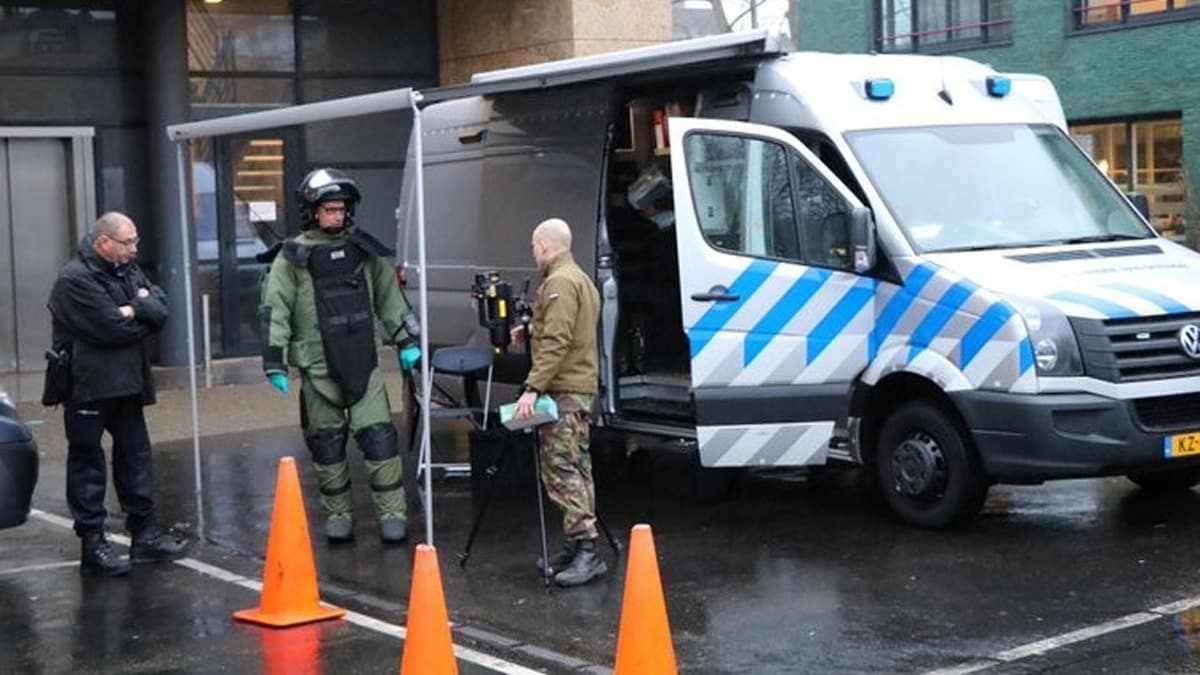 Hollanda'da ''bombal mektup'' panii