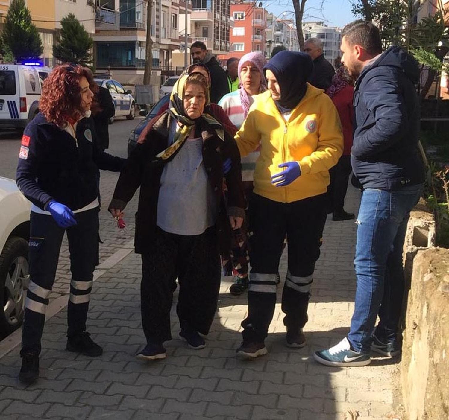 Ya�l� kad�n� darbedip, bilezi�ini ve k�pesini alan maskeli zanl� yakaland�