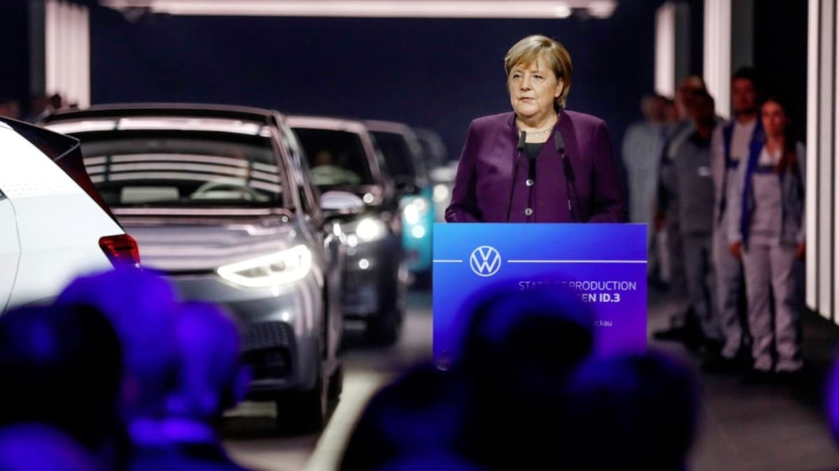 Almanya'dan elektrikli otomobillere byk destek