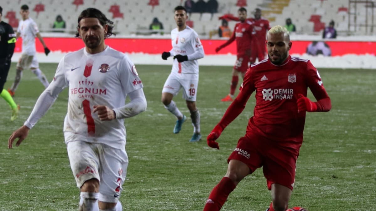 Sivasspor sahasnda Antalyaspor ile 1-1 berabere kalarak Trkiye Kupas'na veda etti