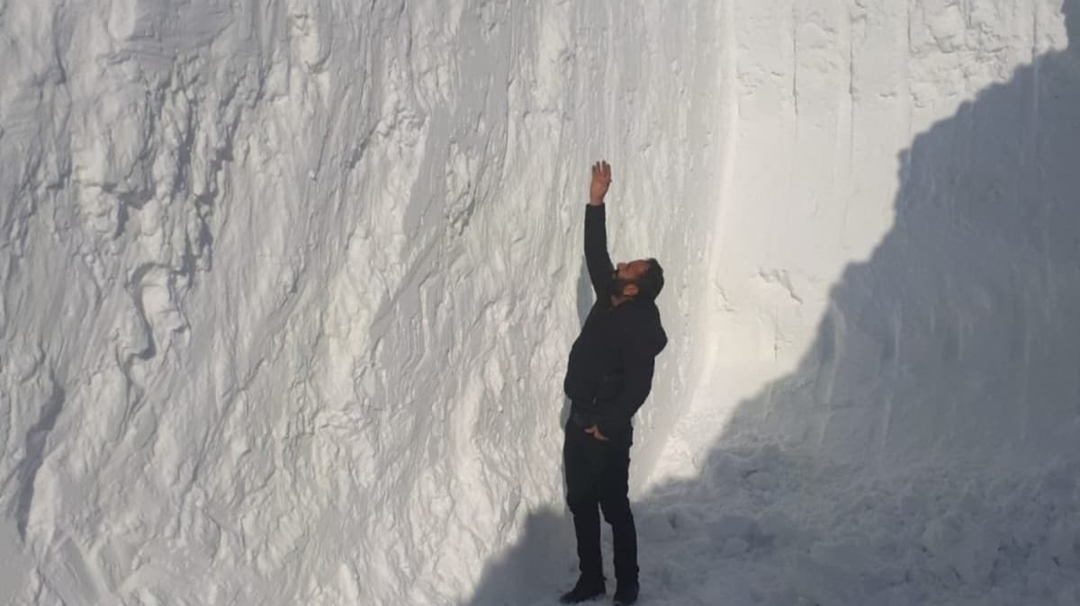 Yksekova'da 6 metreyi bulan kar tnelleri artt