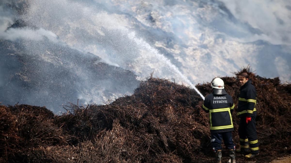 Adana'da pamuk ya fabrikasndaki yangn sndrme almalar devam ediyor