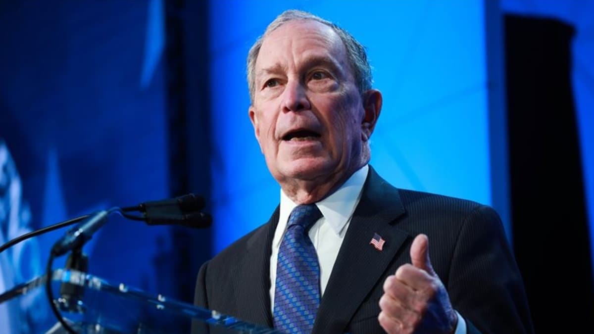 Bloomberg, bakanlk yarna Hillary Clinton ile girebilir 