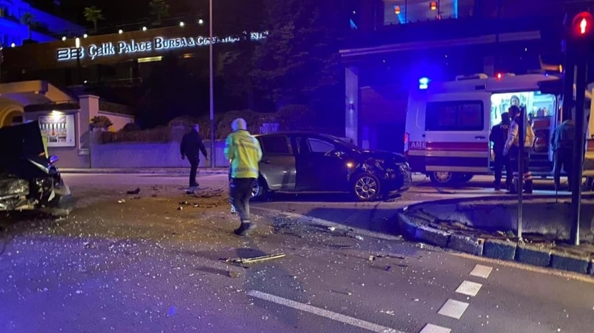 Bursa'da iki ara arpt: 3 yaral