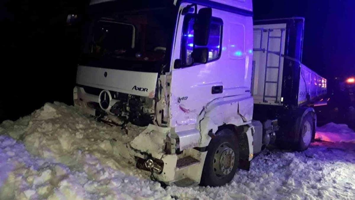 Tatvan'da zincirleme trafik kazas: 3 l, 2 yaral