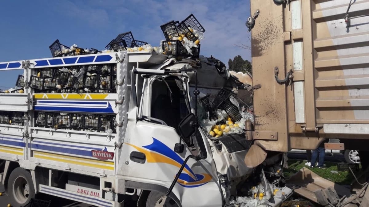 Mersin'de zincirleme trafik kazas: 2 yaral