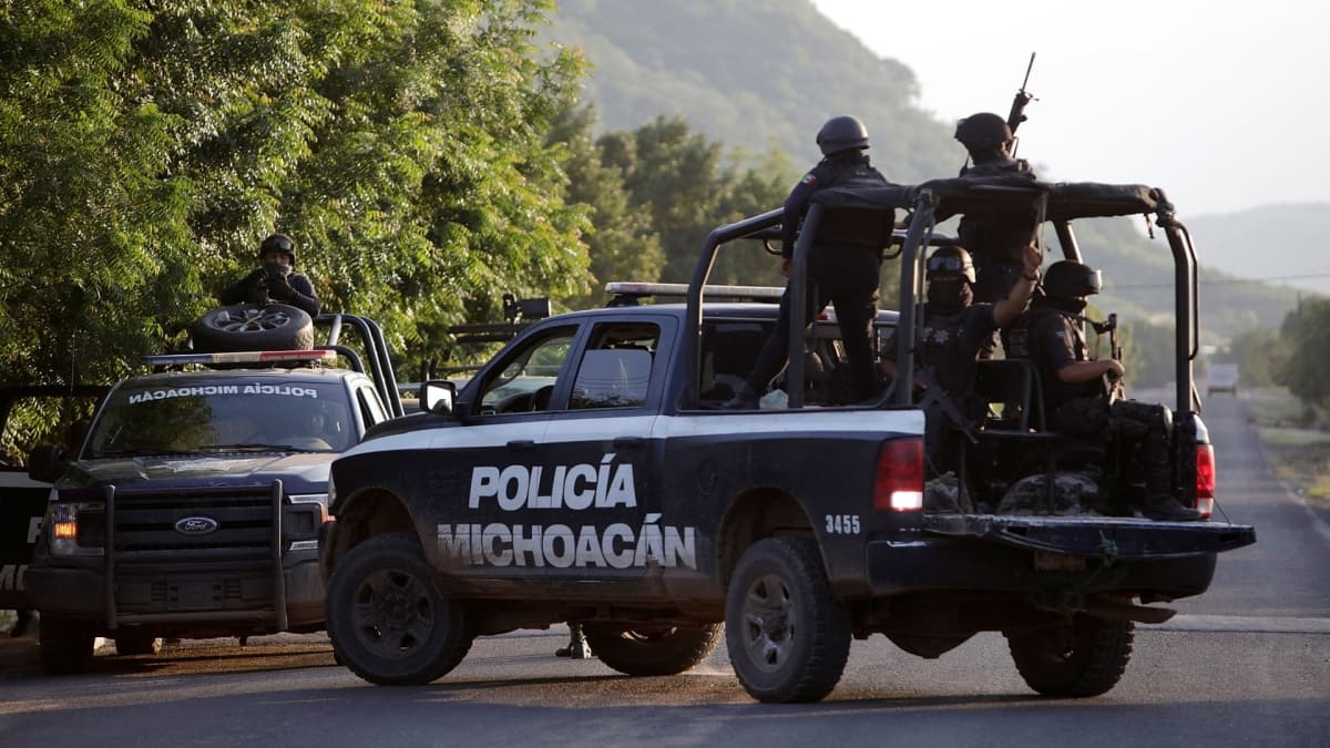 Meksika'da toplu mezarda 24 ceset bulundu 