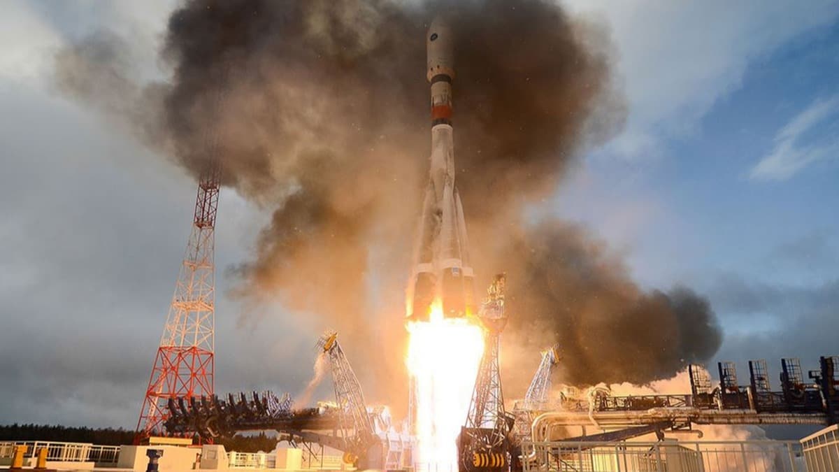 Rusya yeni askeri iletiim uydusunu yrngesine gnderdi