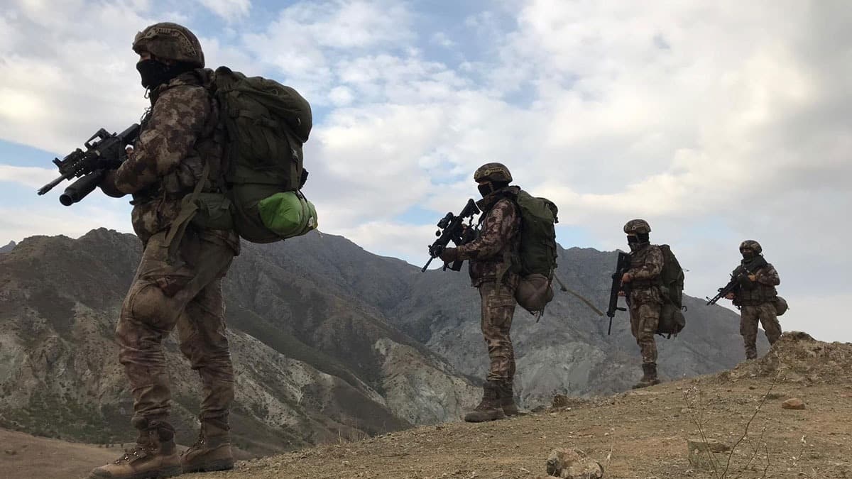PKK'ya ait snaklarda patlayc ve eitli malzemeler ele geirildi 