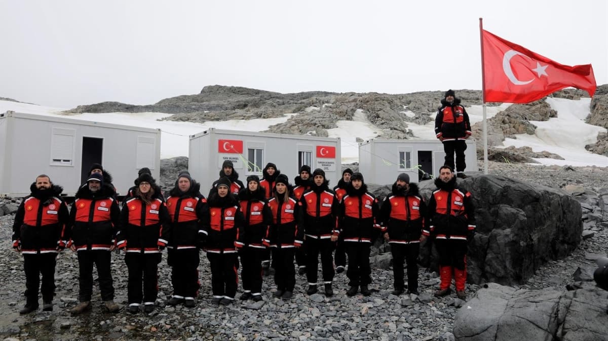 Antarktika Bilim Seferi'ni gerekletiren ekip Trk ss'ne ulat