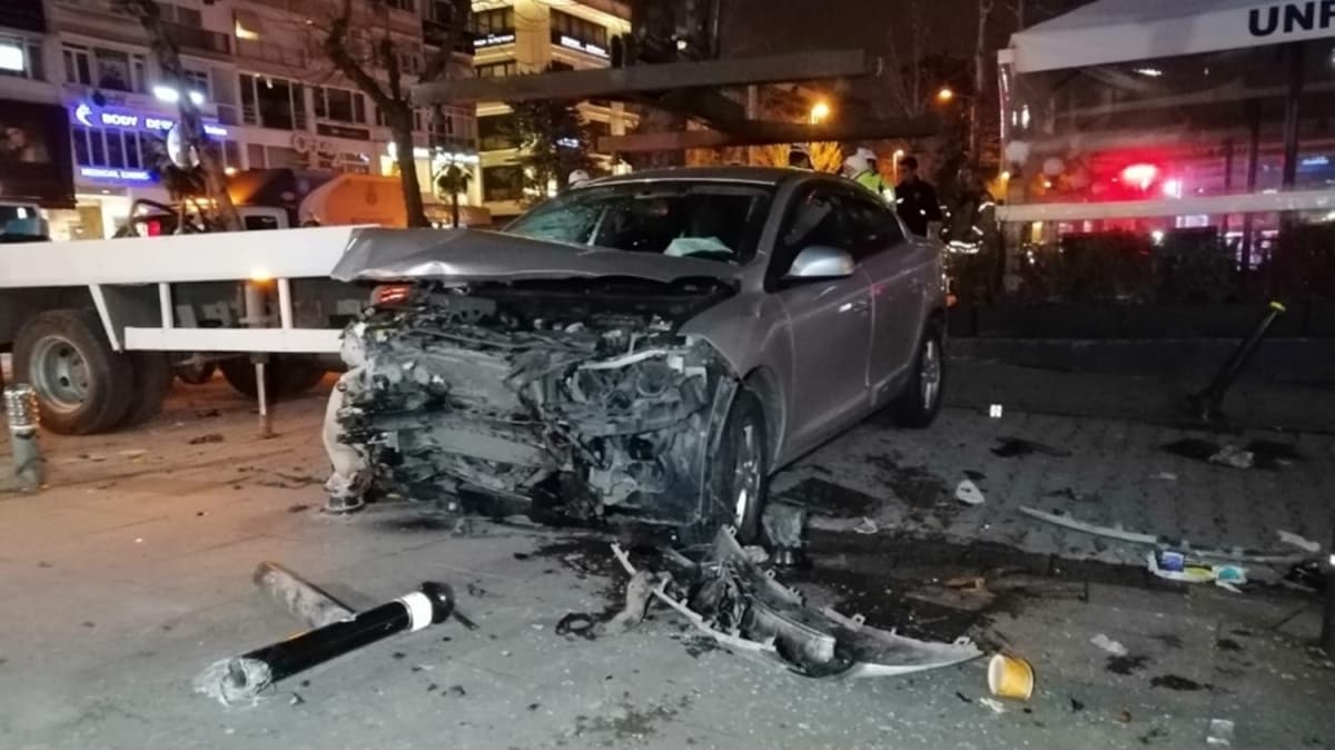 Badat Caddesi'nde feci kaza: 1 kii ar yaraland  