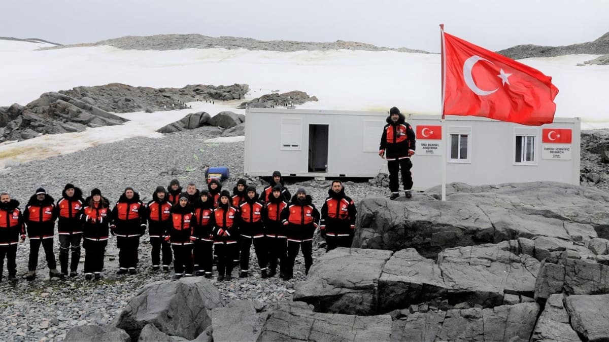 Bilim Heyeti Antarktika'daki Trk ss'ne ulat