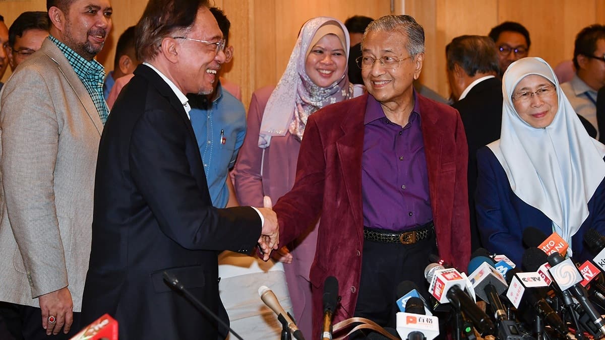 Malezya'da babakanlkta deiim tarihini Mahathir Muhammed belirleyecek