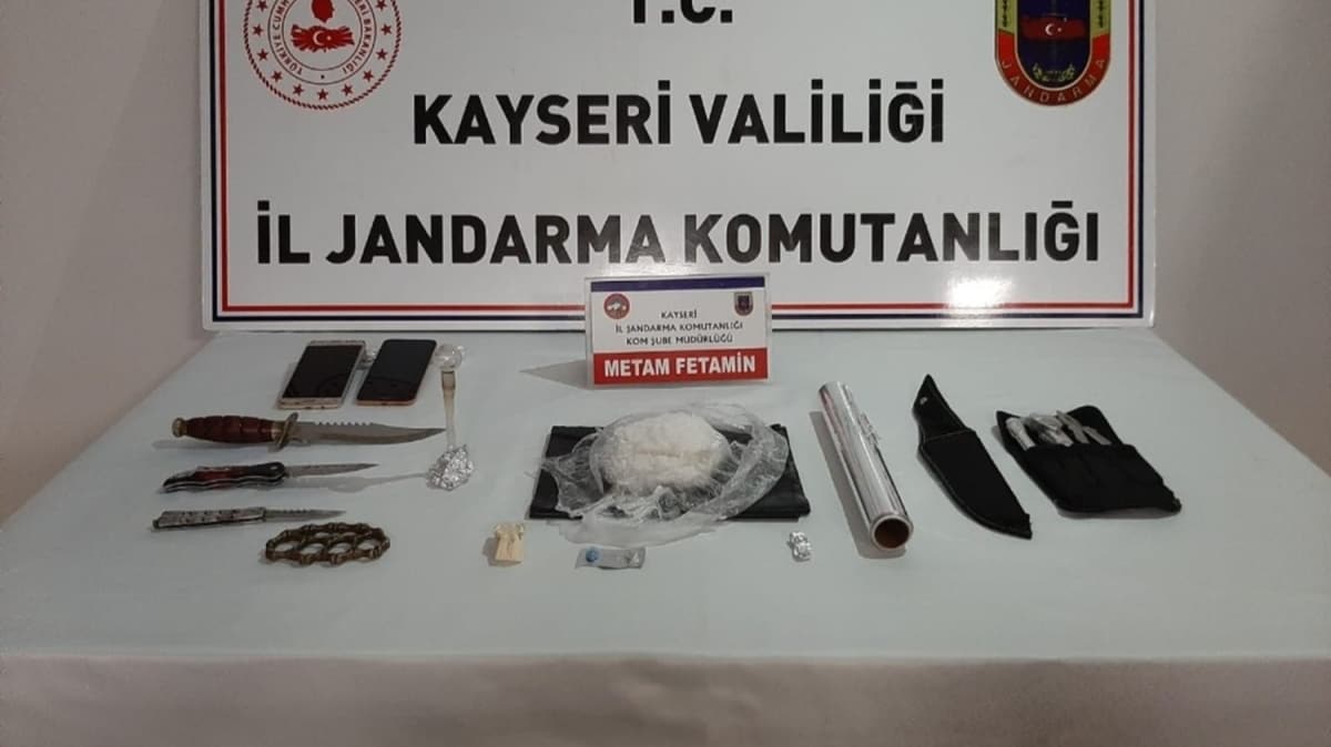 Kayseri'ye uyuturucu sokmak isteyenleri jandarma engelledi 