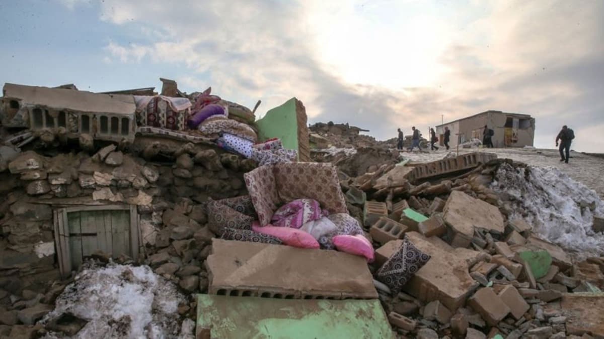 ran'daki depremlerde 104 kii yaraland 