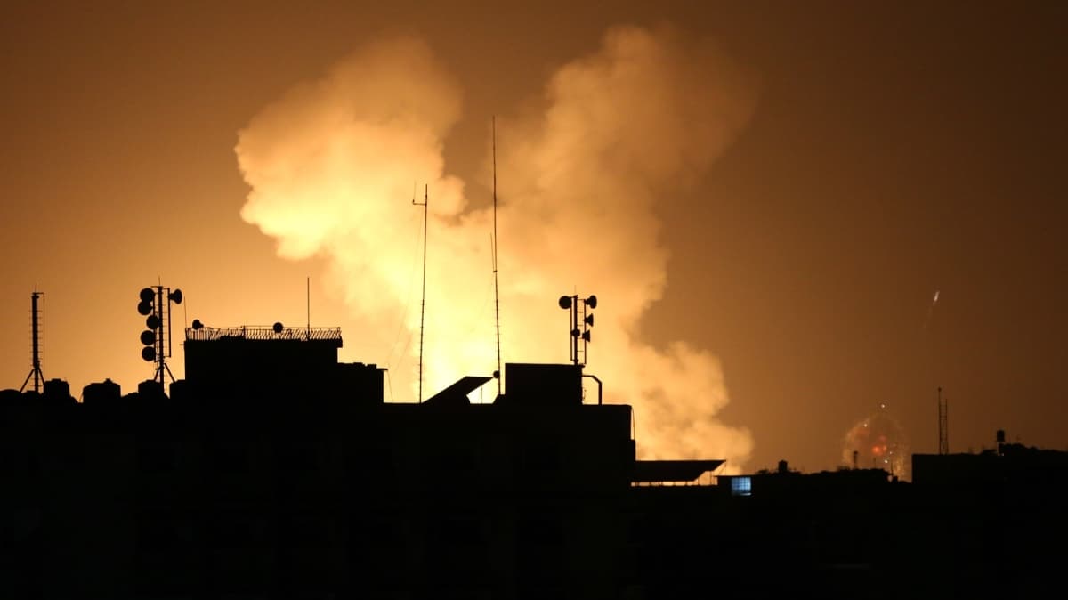 srail Babakan, Gazze'ye hava saldrlarnn srdrlmesi talimatn verdi