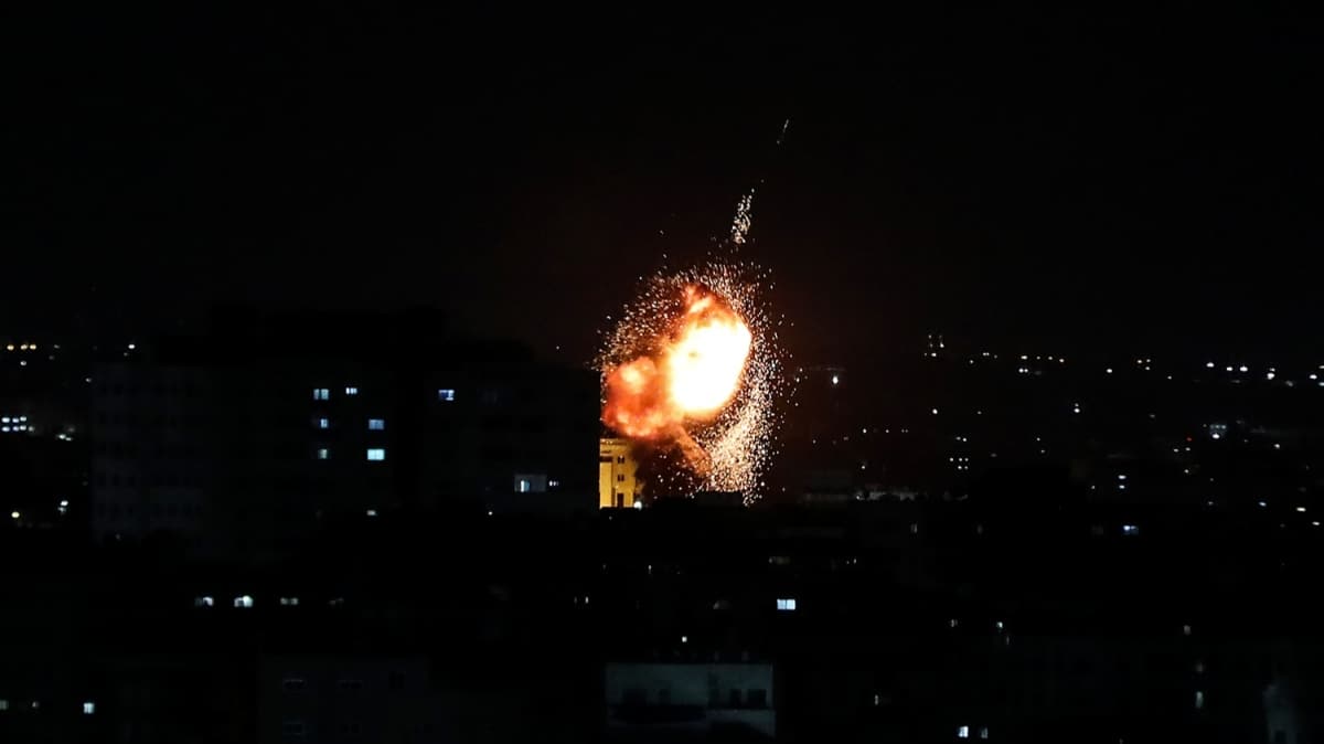 srail sava uaklar Gazze'yi vurmaya devam ediyor
