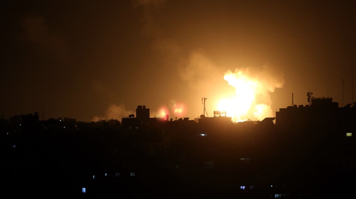 srail'den Gazze'de farkl noktalara hava saldrs 