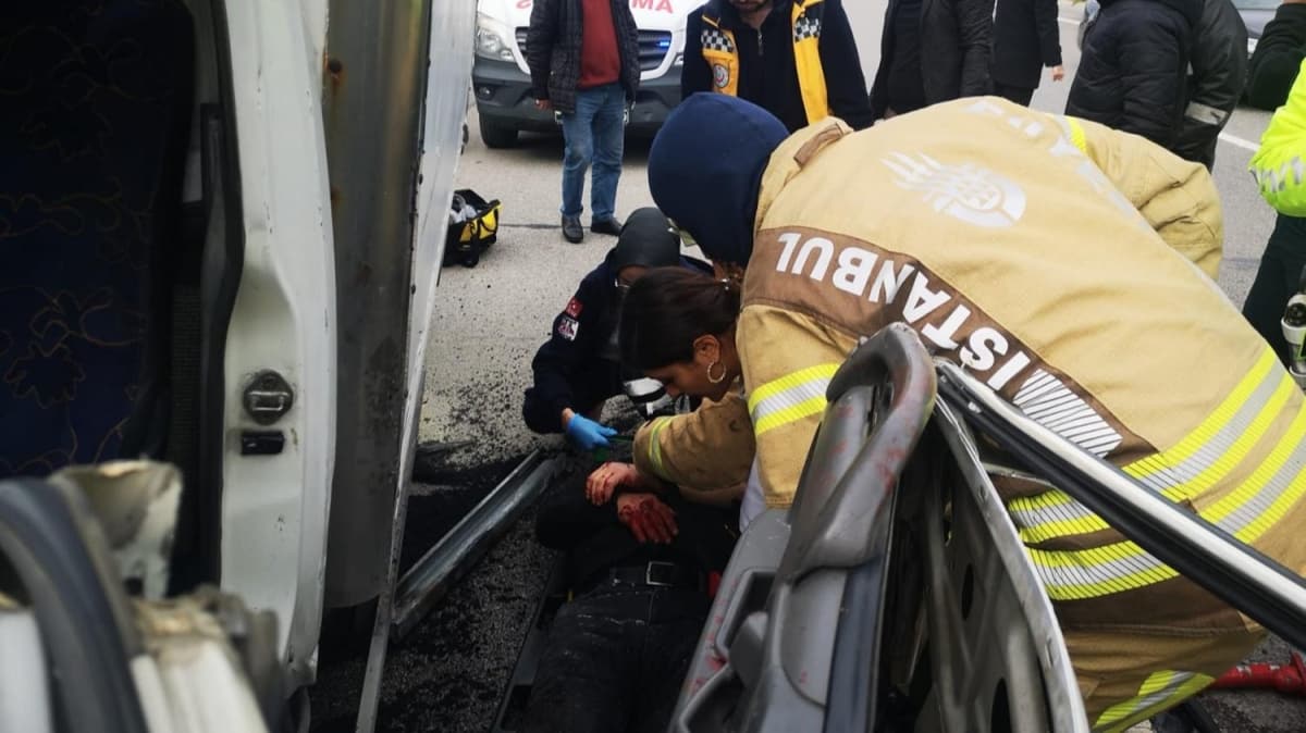 skdar'daki trafik kazasnda 2 kii yaraland