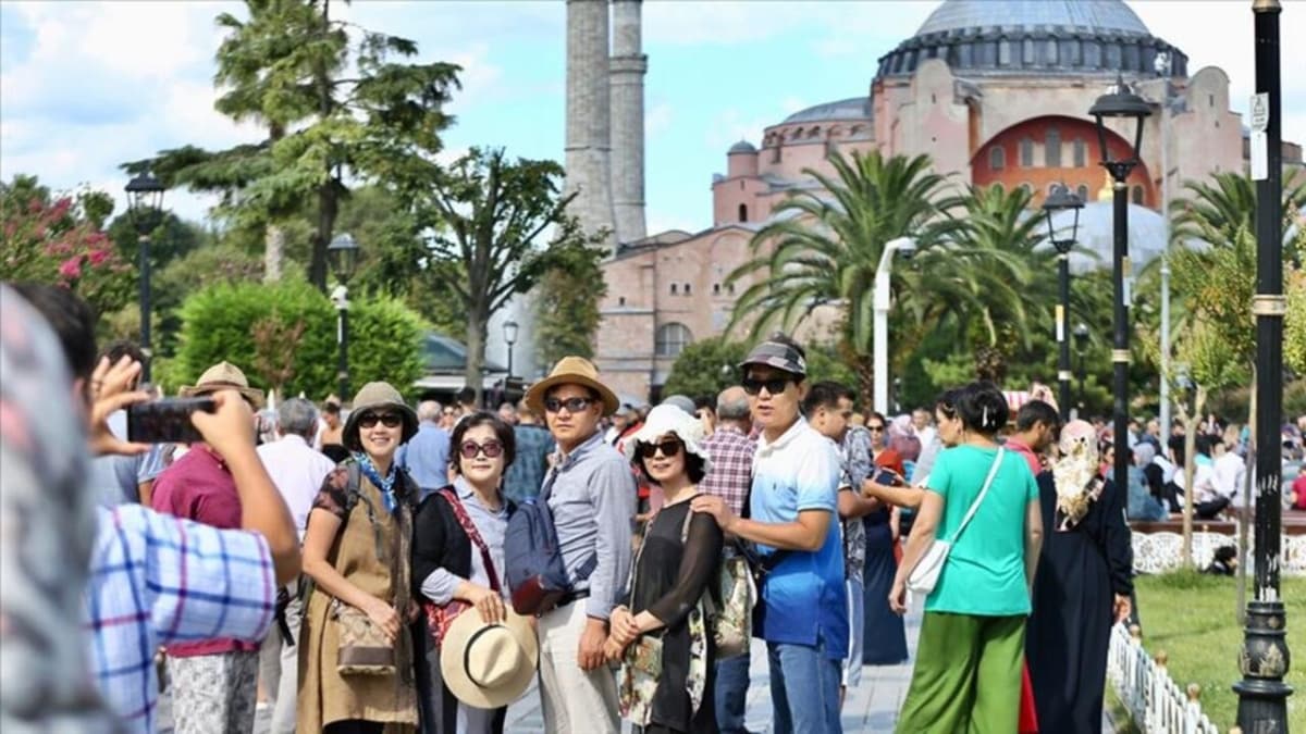 Kltr ve Turizm Bakanl: Trkiye 2020'nin ilk aynda rekor sayda ziyaretiyi arlad 