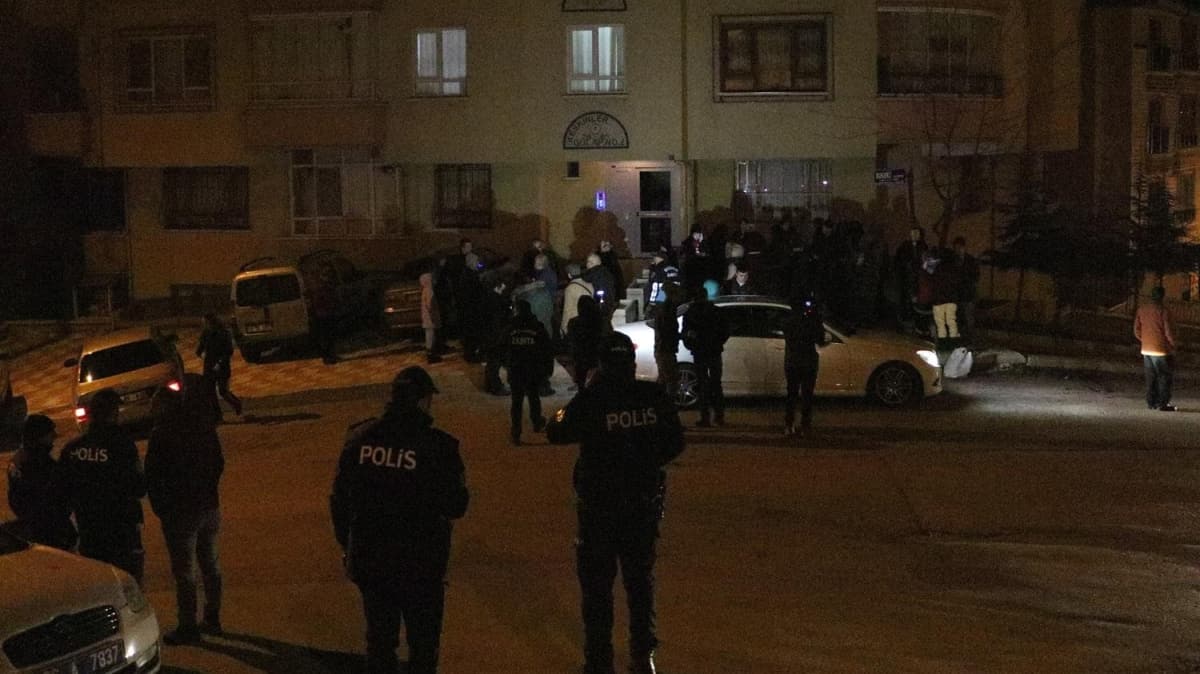 Ankara'da kme meydana gelen 4 katl apartman boaltld