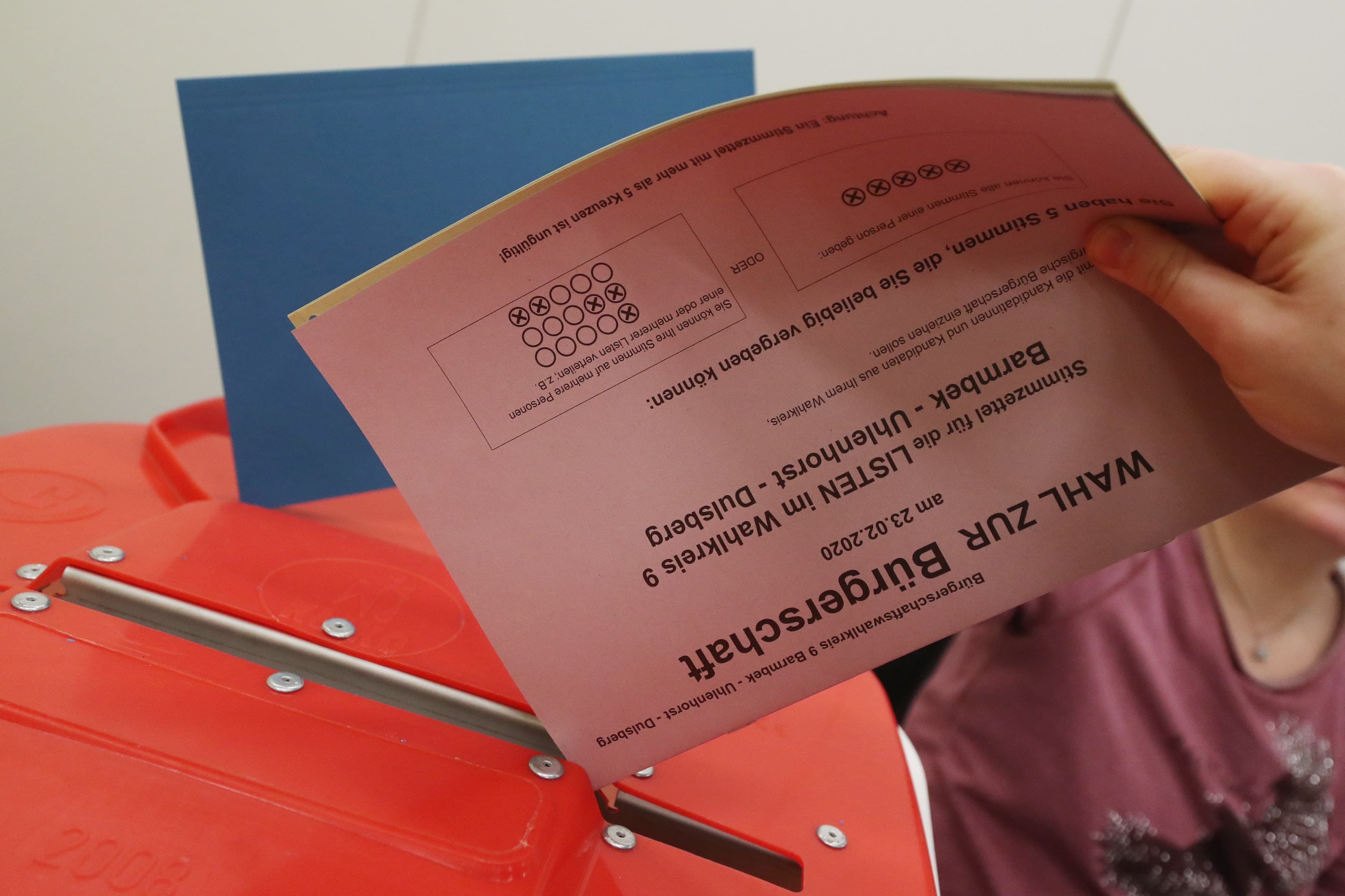 Hamburg'da 13 T�rk k�kenli vekil eyalet meclisine girdi