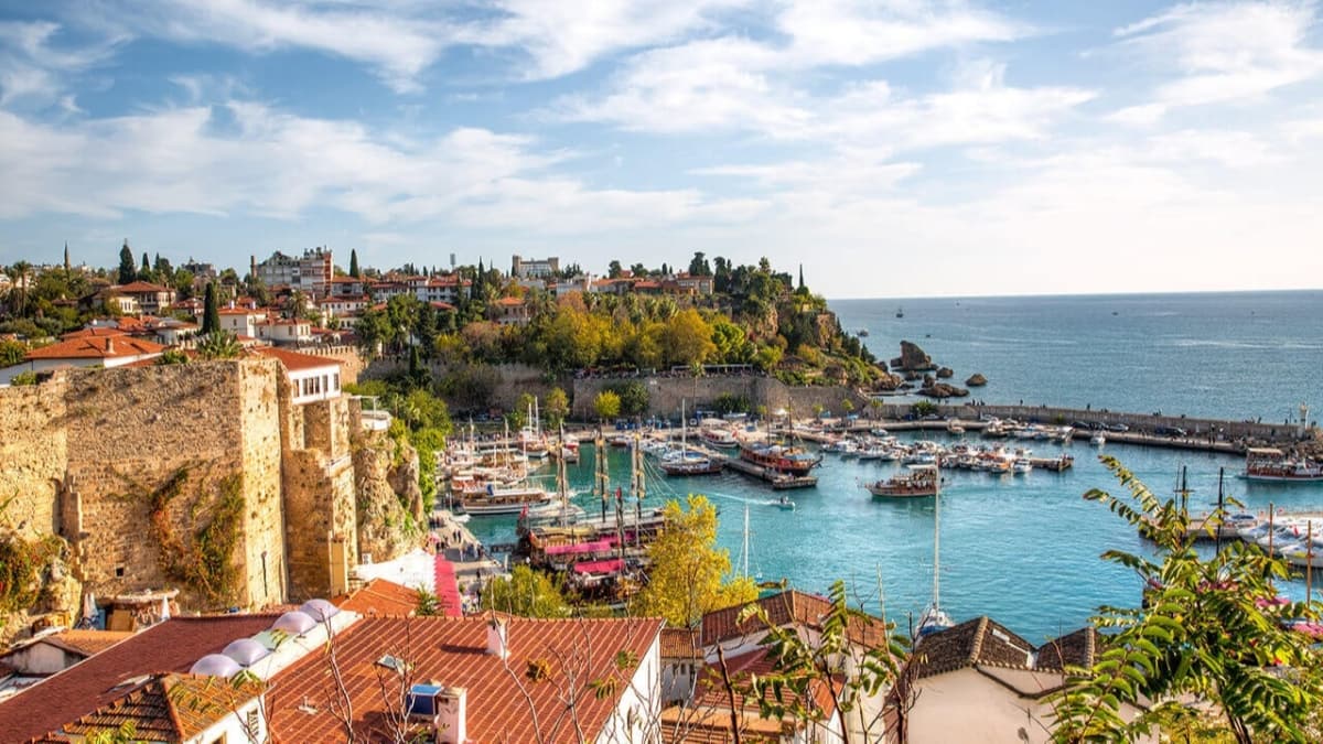 Antalya'nn 2020 turizm hedefi 18 milyon turist