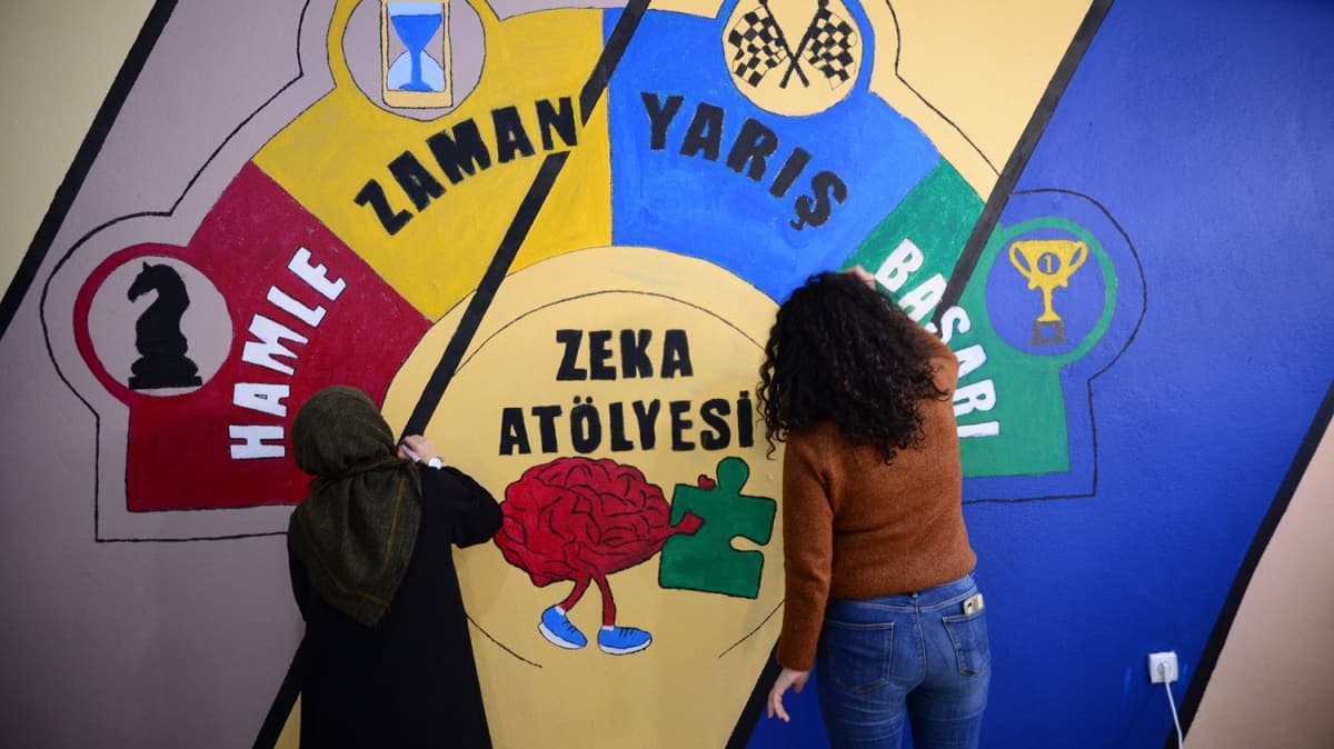 Bitlis'te grevli retmenlerden, rencilere 'zeka atlyeleri'  