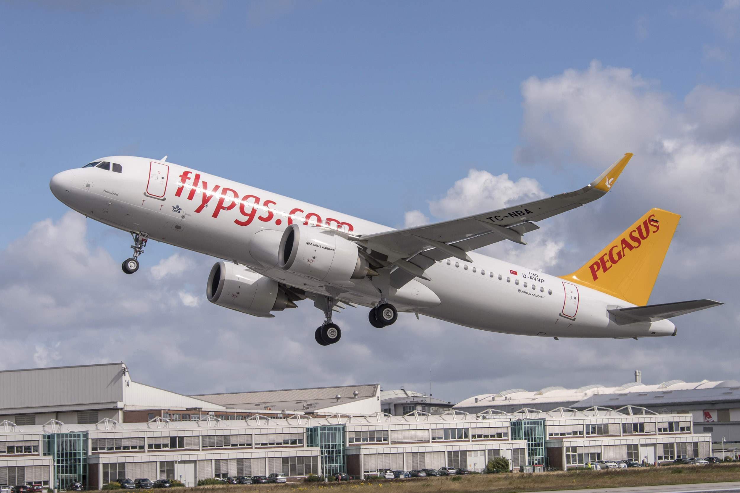 Pegasus, yolcular�na �talya ve Irak u�u�lar� i�in a���a alma ve kesintisiz iptal hakk� tan�d�