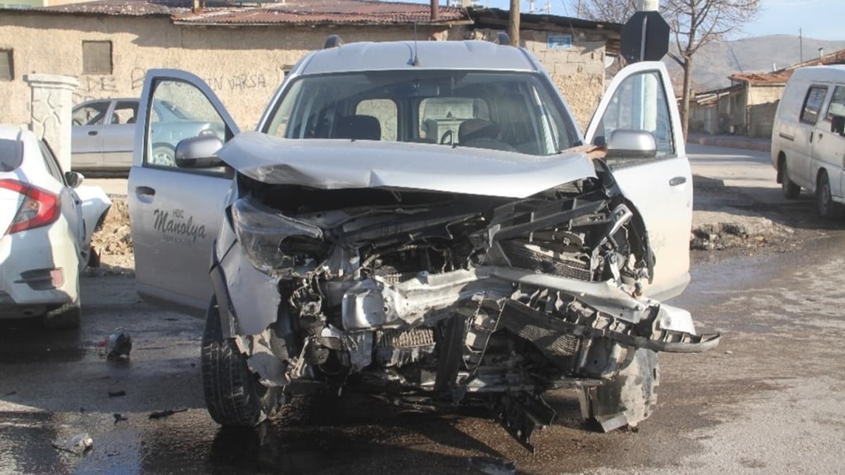 Elaz'da trafik kazas: 3 yaral 
