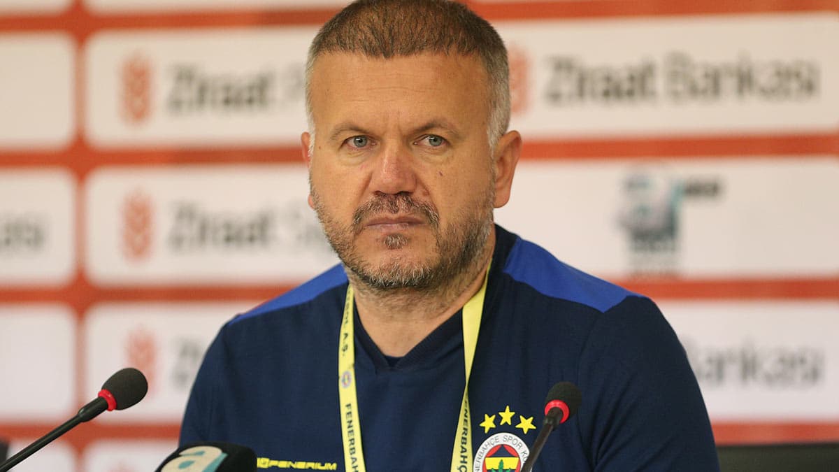 Ersun Yanal'�n yerine Volkan Kazak