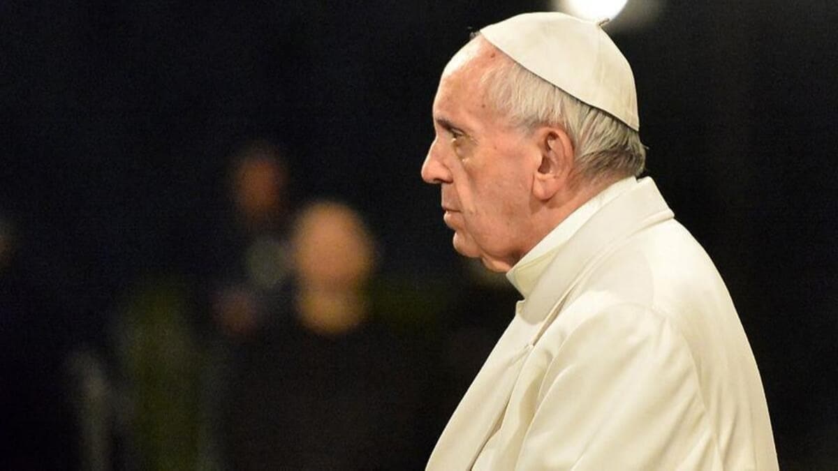 Kovid-19'un sarst talya'ya komu Vatikan'da Papa'nn geirdii rahatszlk dikkati ekti