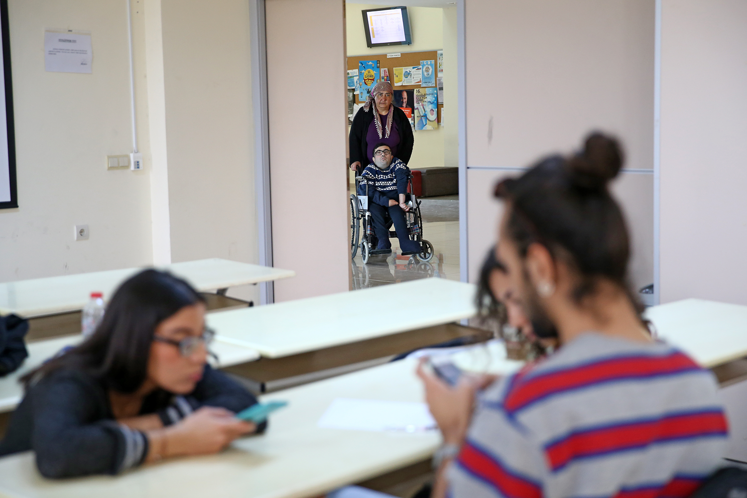 Stephen Hawking rol modeli, annesi kahraman�